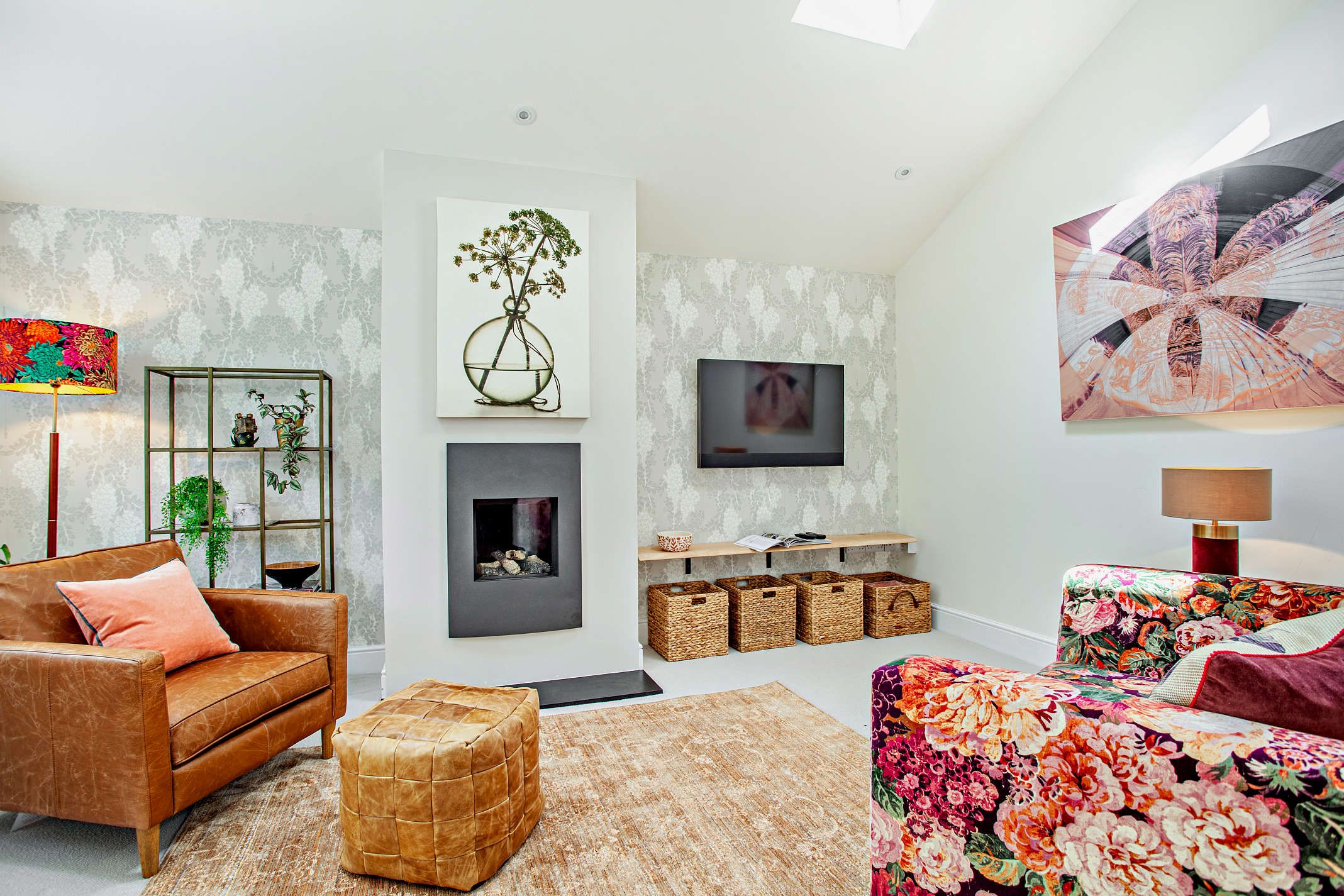 Stylish new lounge with gas fire for cosy nights in